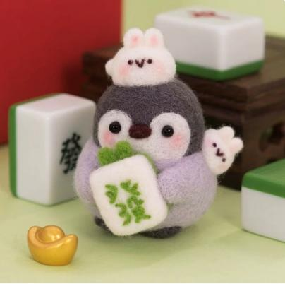 Finished Lucky Mahjong Penguin holding green ‘發’ tile.